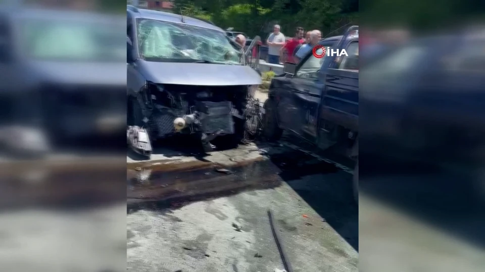 Rize Ardeşen'de Ters Yön Kazası: Karadeniz Sahil Yolu'nda 2 Ölü, 3 Yaralı