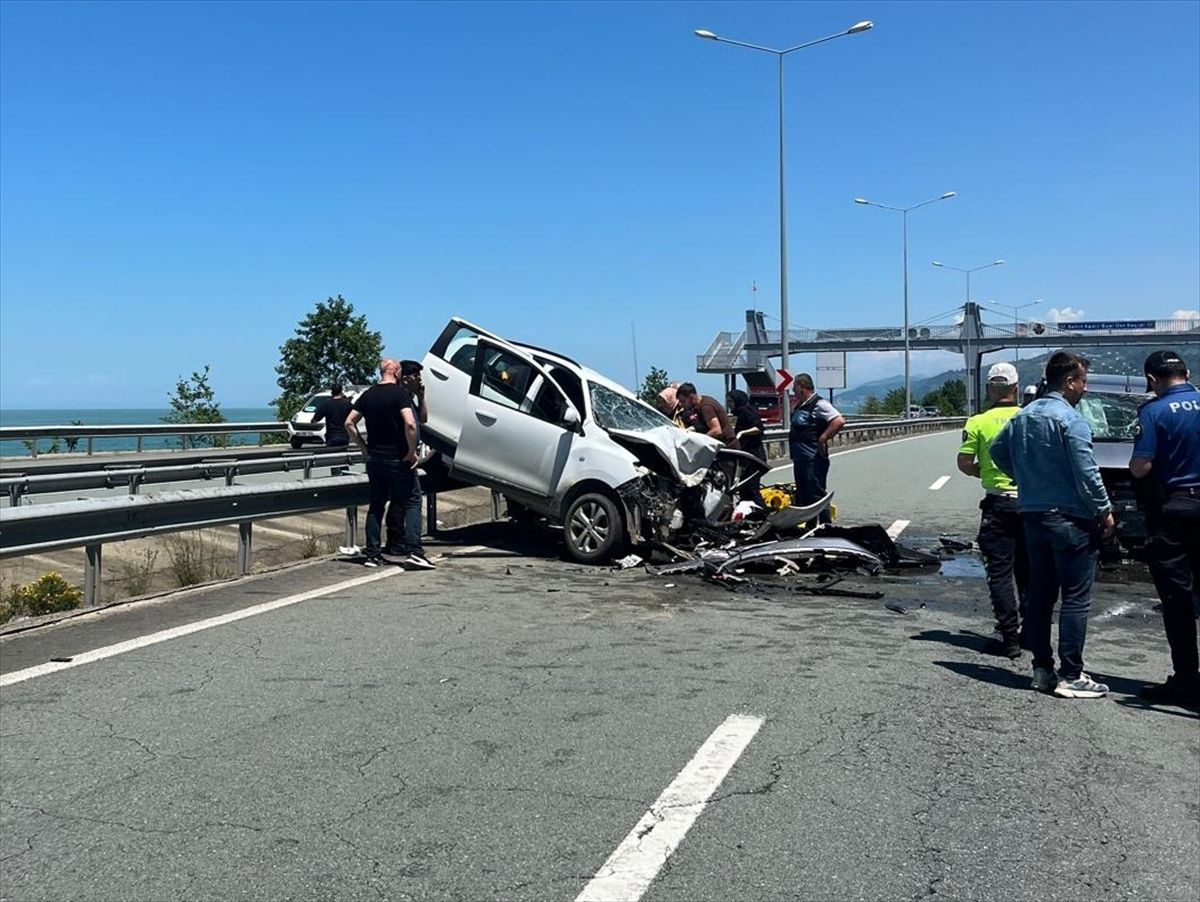 Rize'de Trafik Kazası: 2 Ölü, 3 Yaralı