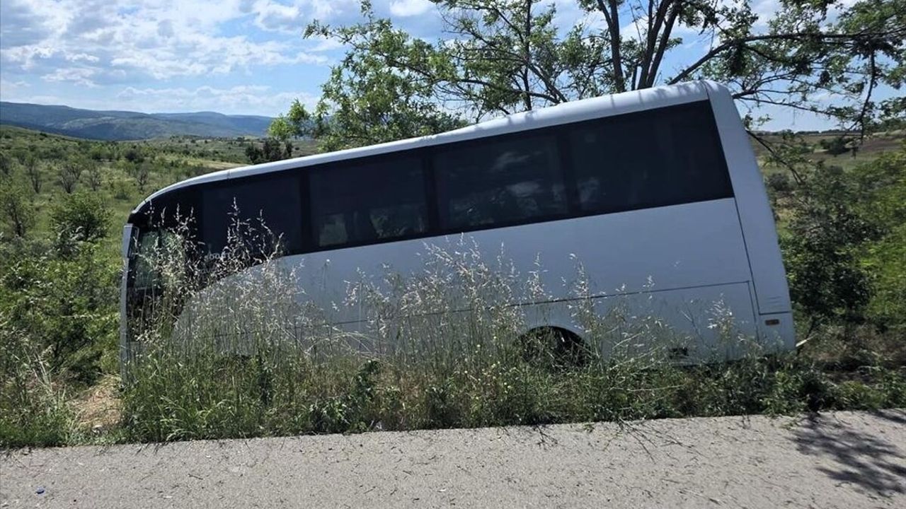 Söğüt’te yolcu midibüsü yoldan çıktı: Bilecik trafik kazasında 4 yaralı