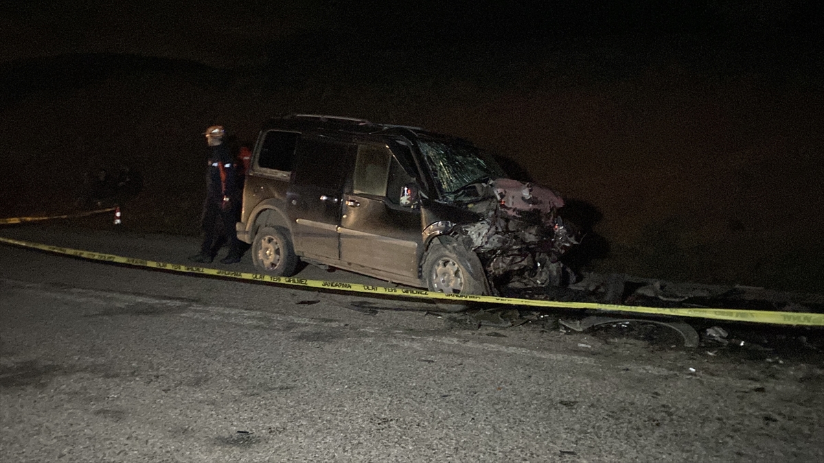 Sivas’taki trafik kazasında 3 kişi hayatını kaybetti, 2 kişi yaralandı