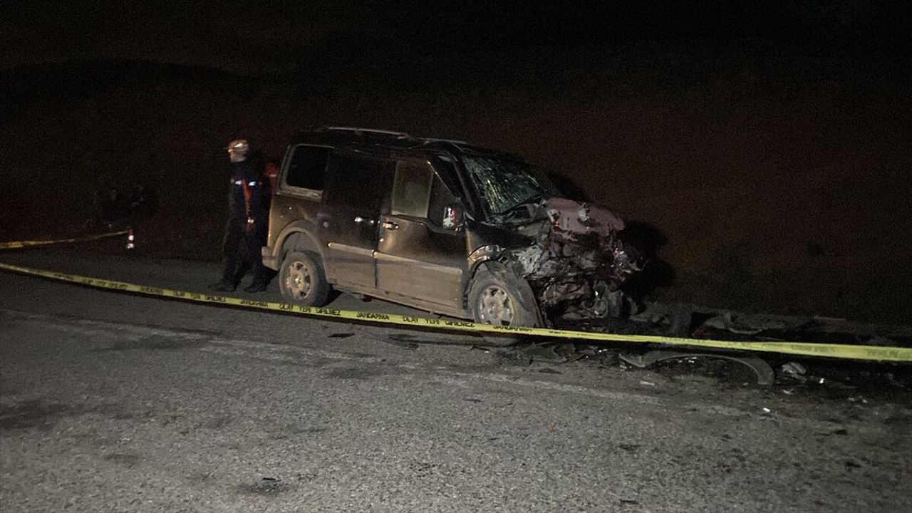 SON DAKİKA: Sivas Çeltek'teki feci trafik kazasında 3 ölü, 2 yaralı