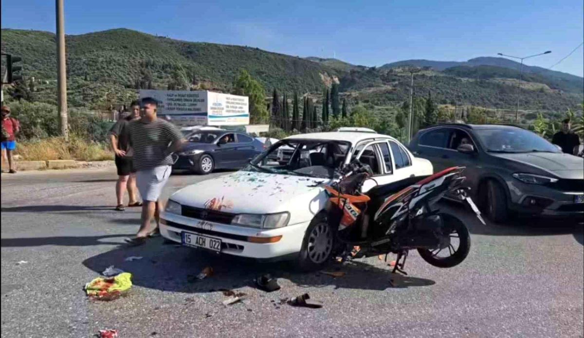 Söke'de Trafik Kazası: Motosiklet Otomobile Saplandı