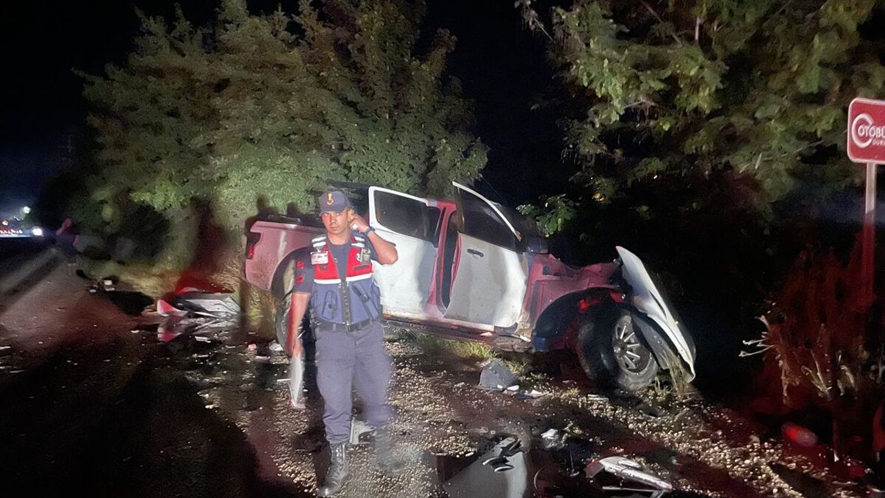 Bolu D-100’de kamyonet tıra çarptı: Bolu trafik kazasında 3 yaralı