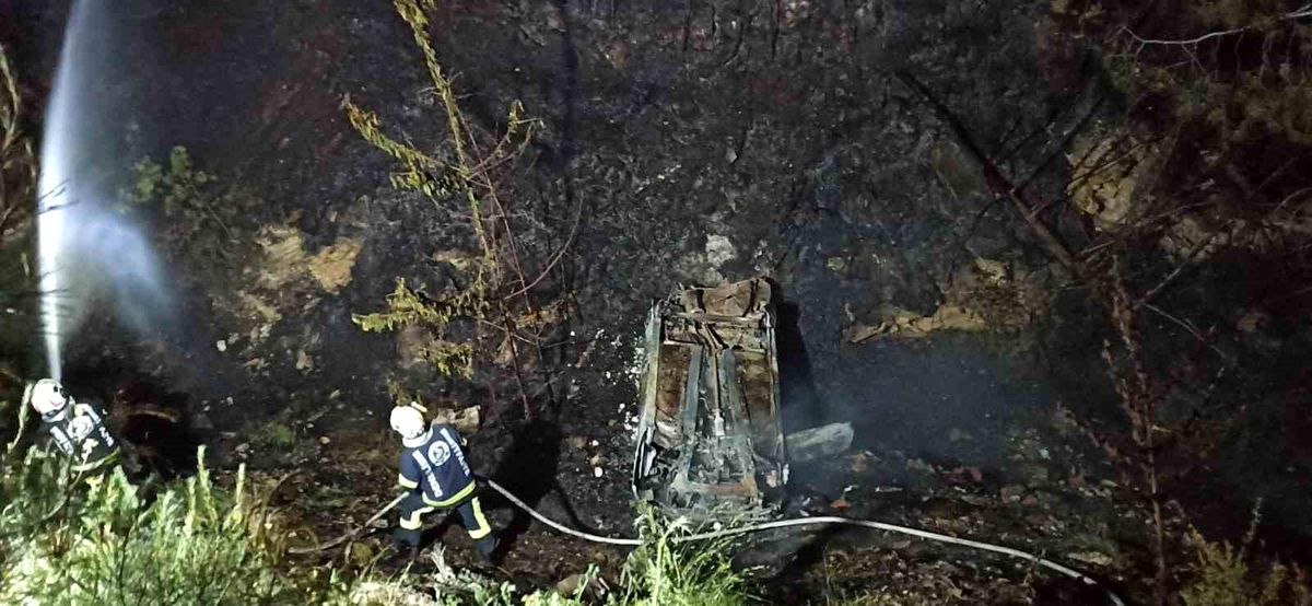 Denizli'de Trafik Kazası: Araç Yangın Çıkardı