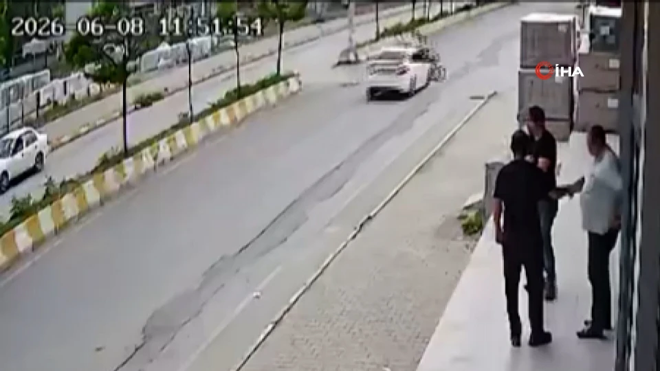 Muş'un Hasköy ilçesinde otomobil ile motosikletin karıştığı trafik kazası