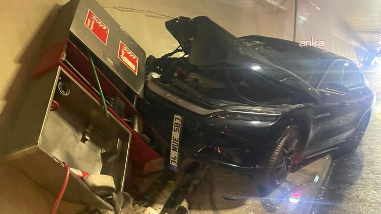 Trafik kazası sonrası su basan Avrasya Tüneli ulaşıma açıldı