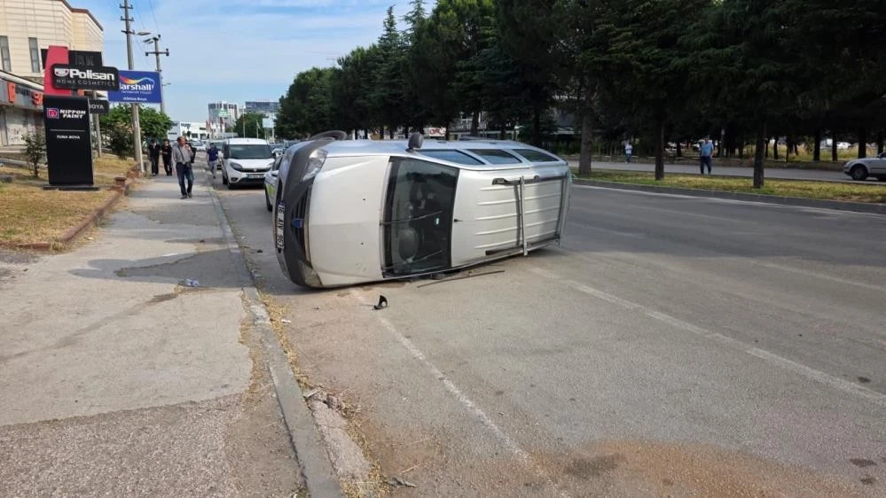 Bursa Nilüfer'de trafik kazası: 2 yaralı!