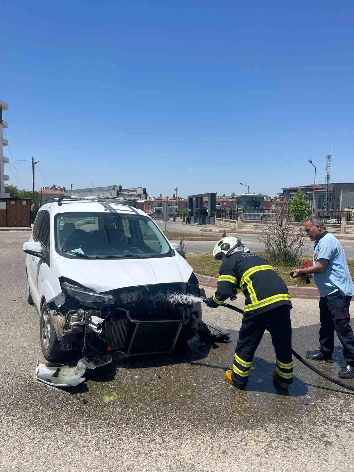 Siirt'te Trafik Kazası Maddi Hasar Yol Açtı