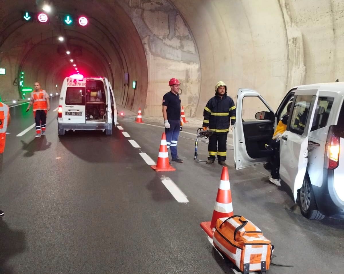Ayvacık Troya Tüneli'nde trafik kazası tatbikatı yapıldı