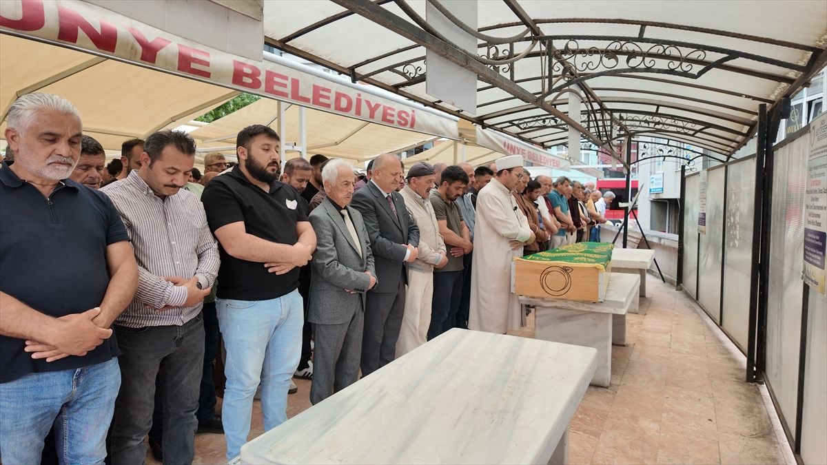 Ünye'de Trafik Kazası: Erhan Yaman Toprağa Verildi