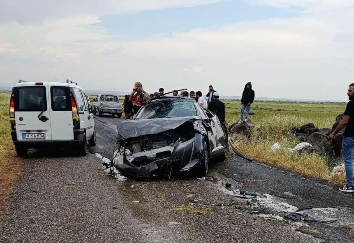 Diyarbakır'da 2 kişinin öldüğü kaza anı cep telefonu kamerasına yansıdı
