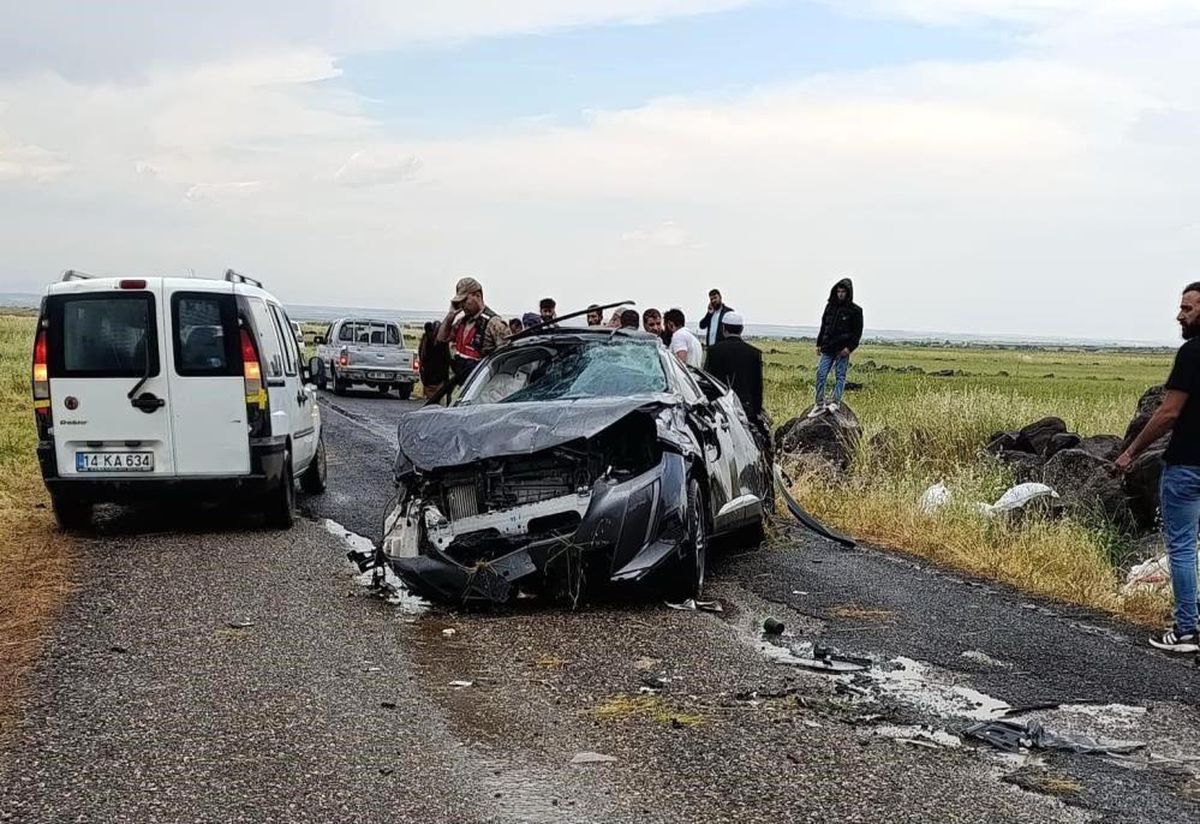 Diyarbakır'da Nişan Dönüşü Kaza: 2 Ölü