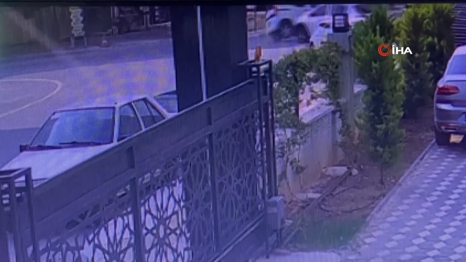 Erdemli'de kavşak kazası: 2 kişi yaralandı