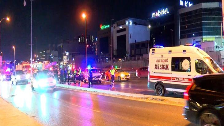 Bakırköy'de korkunç kaza! Elektrik direğine çarpan motosikletteki 2 kişi öldü