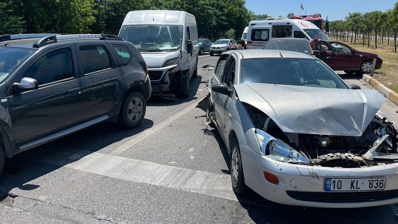 Balıkesir'de zincirleme trafik kazası