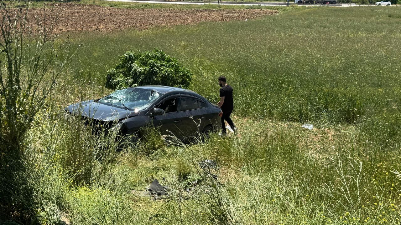 Elazığ Kovancılar’da otomobilin şarampole devrildiği trafik kazasında 2'si ağır 3 yaralı