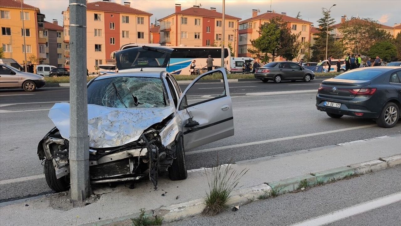 SON DAKİKA: Kütahya'da aracın takla attığı trafik kazasında 1 ölü, 2 yaralı