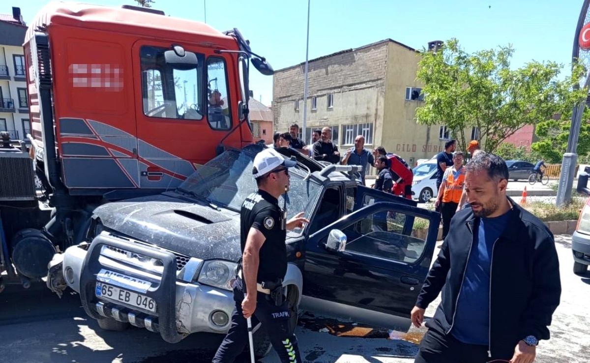 Yüksekova'da Trafik Kazası: 1 Yaralı