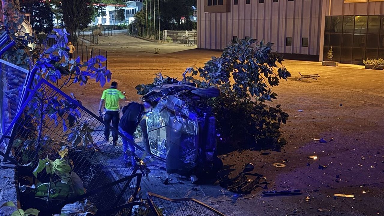Bursa Osmangazi’de trafik kazası: İki otomobil çarpıştı, 4 yaralı