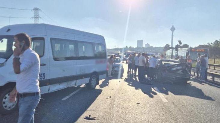 Otomobil bariyerlere böyle girdi! Korkunç kaza...