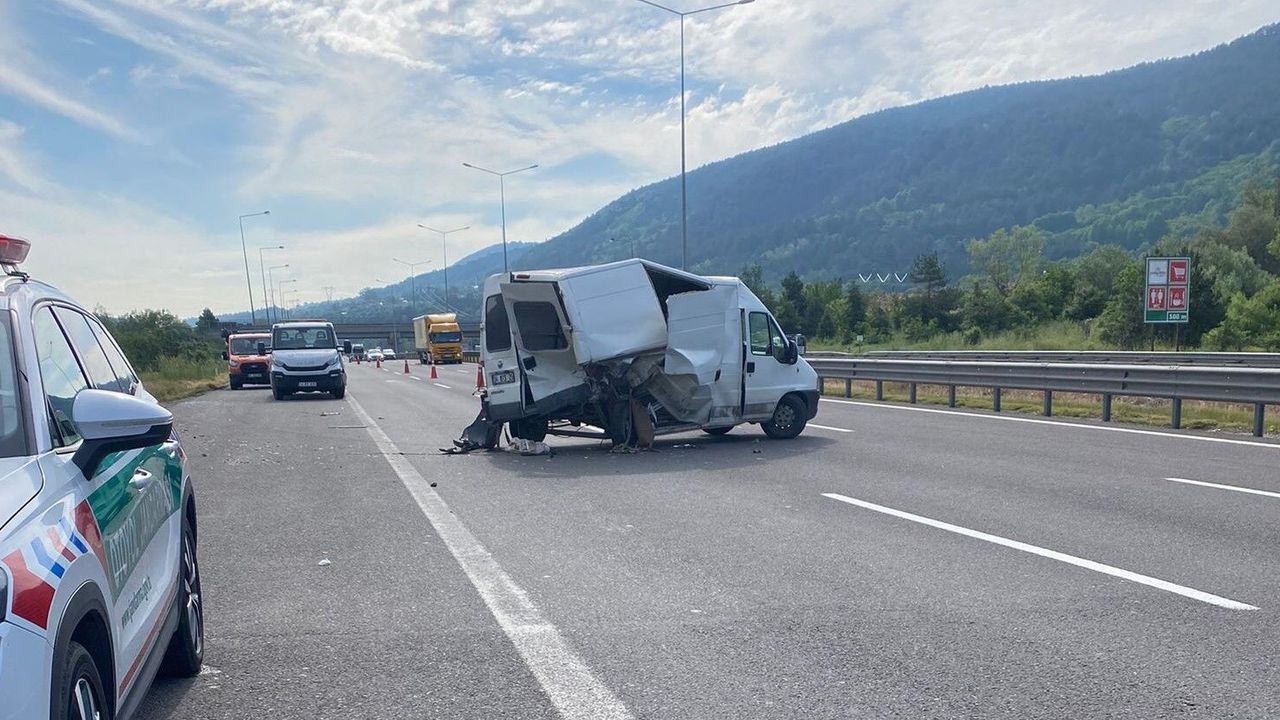 TEM’de kaza: 1'i ağır 5 yaralı
