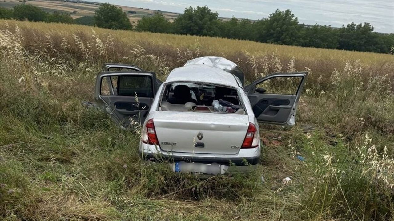 Edirne Uzunköprü’de trafik kazası: Devrilen otomobilde 4 yaralı