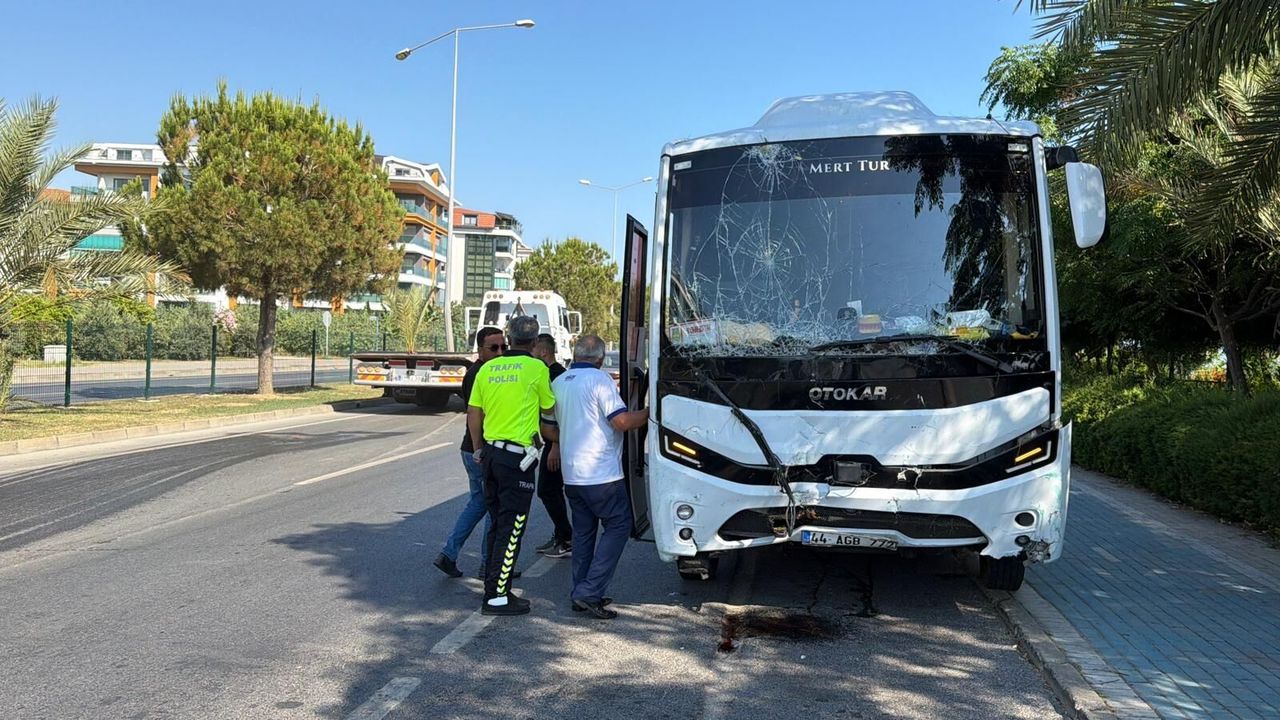 Alanya’da kaza yapan alkollü sürücünün ehliyetine el konuldu