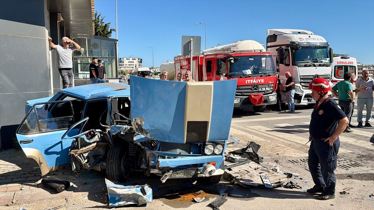 Darıca'da Trafik Kazası: 3 Yaralı
