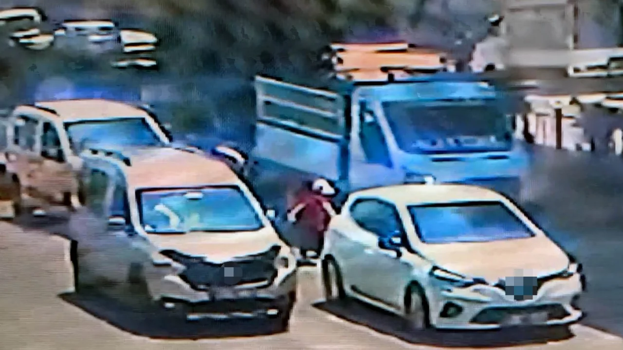Adana'da dehşete düşüren kaza! Çocuğun üzerinden iki araç birden geçti...