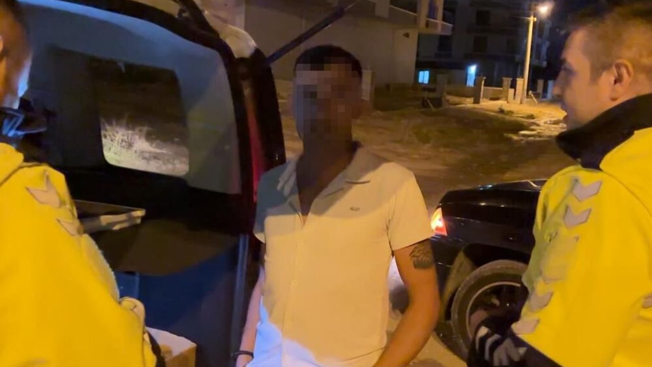 Aksaray’da gece yarısı trafik kazası: Kavşağa çarpan sürücünün alkolmetre isyanı kameralara yansıdı