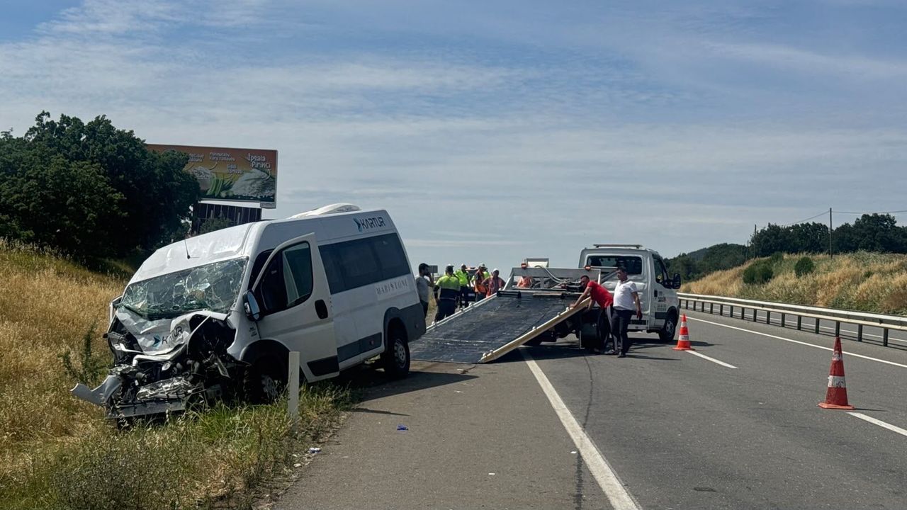 Edirne Keşan’da trafik kazası: Tanker ile servis aracı çarpıştı, 12 yaralı