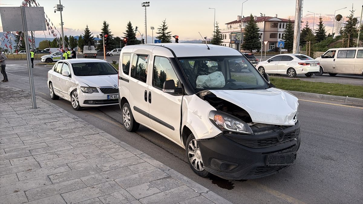 Erzurum'da Trafik Kazası: 3 Yaralı