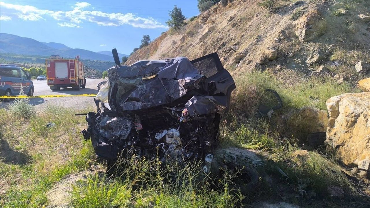 Malatya Doğanşehir’deki trafik kazasında devrilen otomobilin sürücüsü hayatını kaybetti