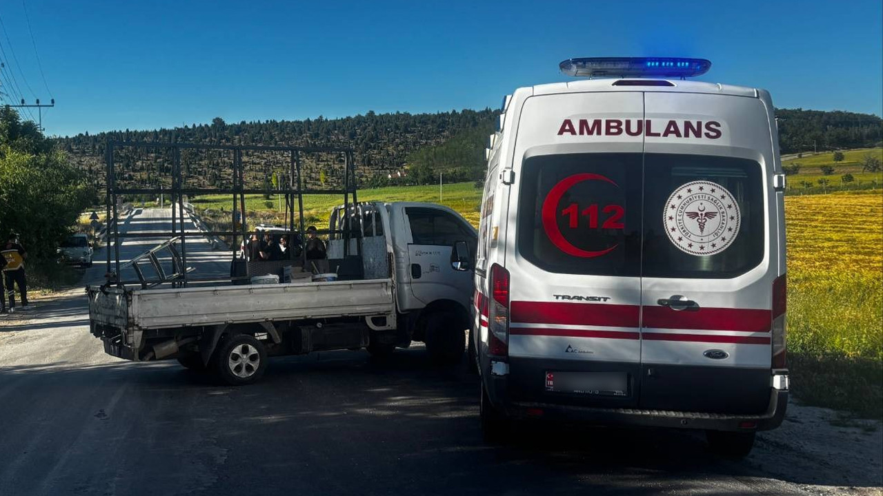 Bilecik’te ambulans kamyonetle çarpıştı