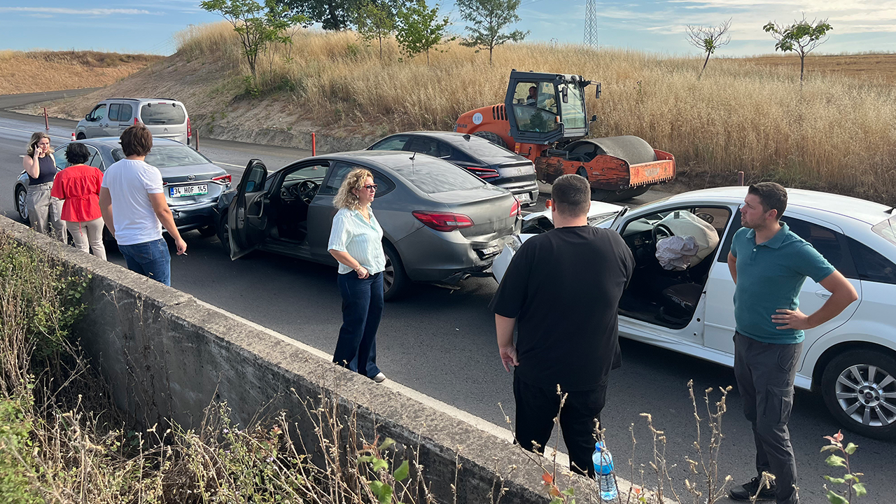 Çorlu'da 500 metre arayla iki ayrı yerde 6 araçlı zincirleme kaza