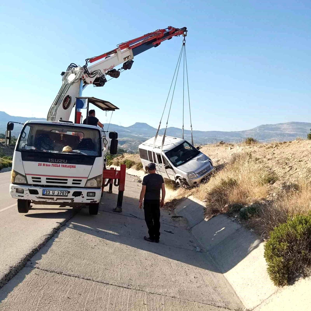 Mersin'de Trafik Kazası: 5 Kişi Yaralanmadan Kurtuldu
