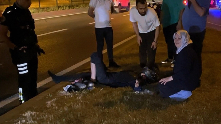 İnegöl'de kaza haberini alan anne olay yerine koştu, yaralı oğlunun elini tutarak moral verdi