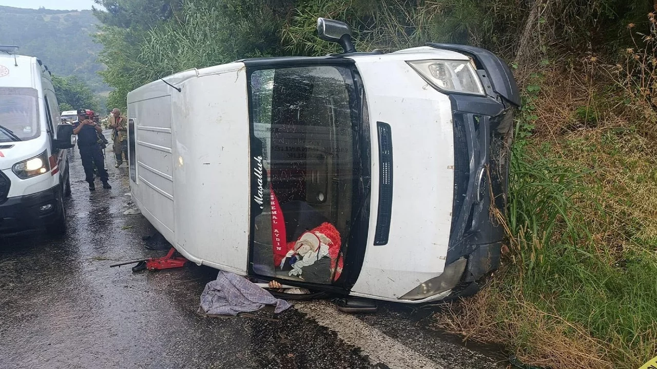 İşçi servisi dehşeti: Direksiyon hakimiyeti kayboldu, araç şarampole uçtu