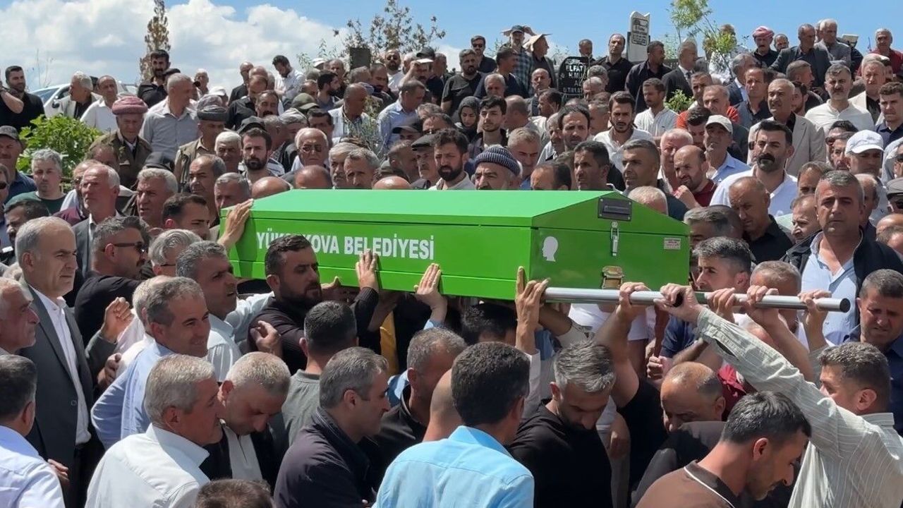 Yüksekova’daki trafik kazasında yaşamını yitirenler defnedildi