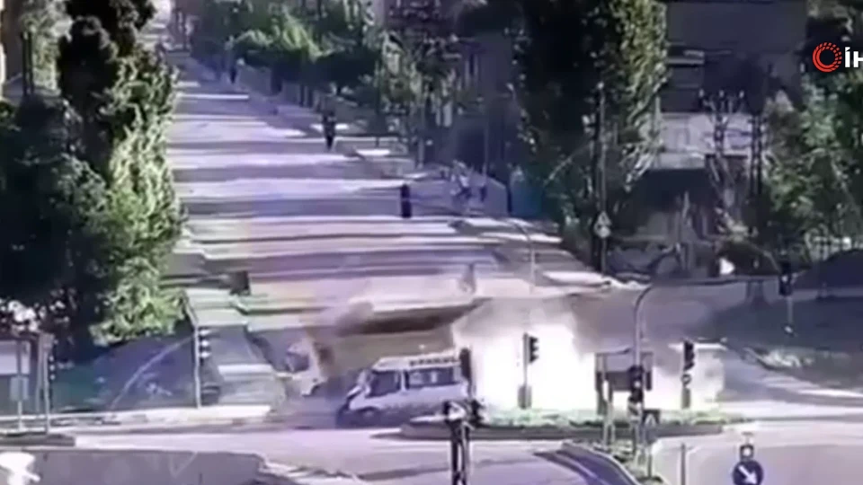 Hakkari Yüksekova'da kamyon ile minibüs kazası soruşturması
