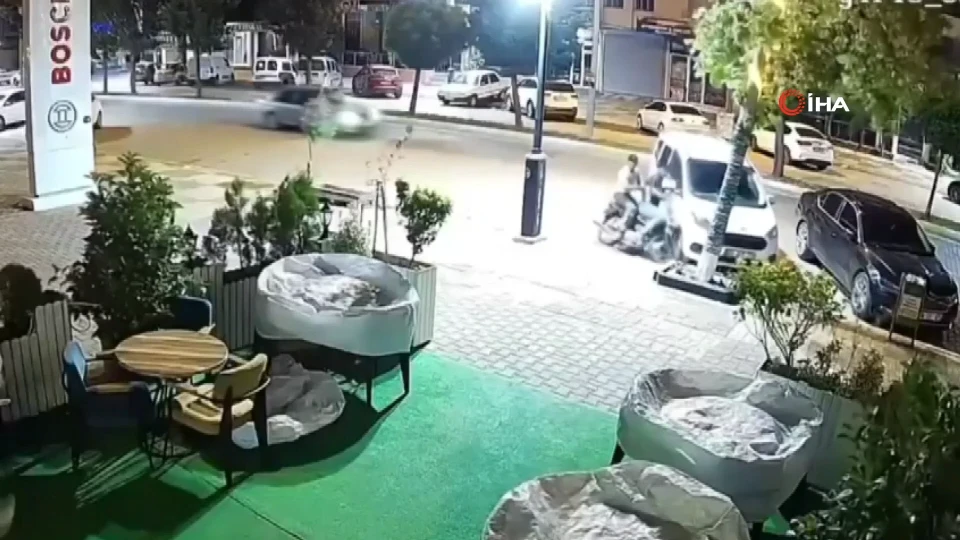 Kahta'da trafik kazası: Motosiklet ve hafif ticari araç çarpıştı