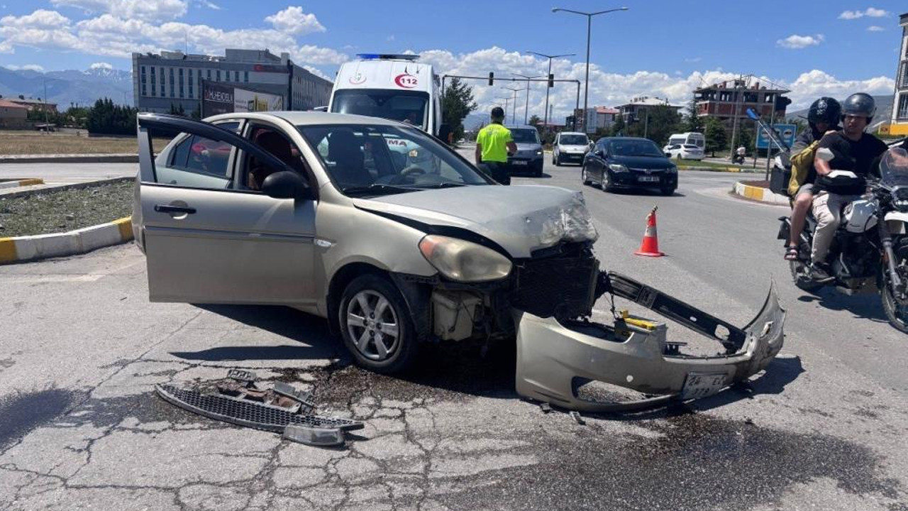 Şanlıurfa’da iki otomobil çarpıştı: Trafik kazasında 3’ü çocuk 7 kişi yaralandı