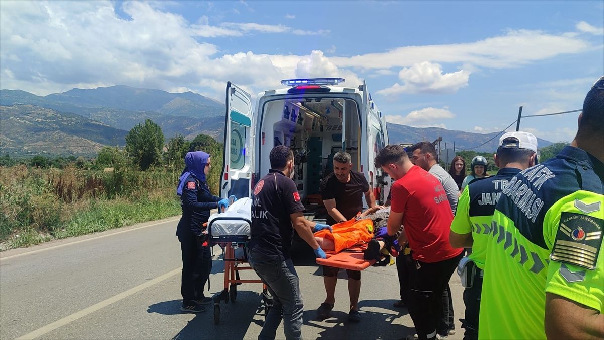 Ödemiş'te İki Trafik Kazası: 3 Yaralı