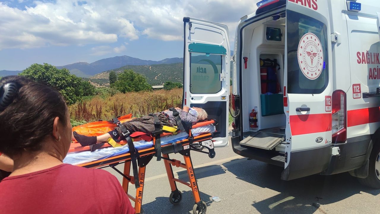 Ödemiş'teki 2 ayrı trafik kazasında 3 kişi yaralandı