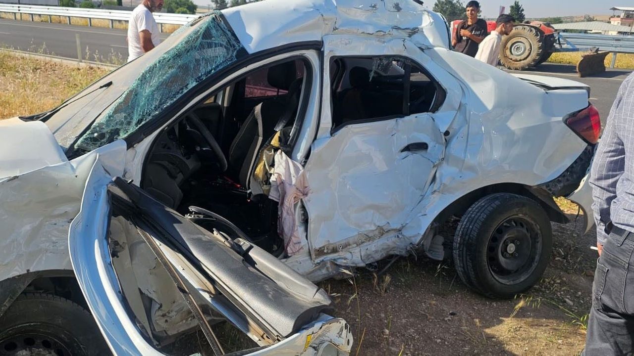 Sınava yetişmeye çalışıyorlardı: Gaziantep'te YKS yolunda feci kaza, 2 öğrenci yaralandı