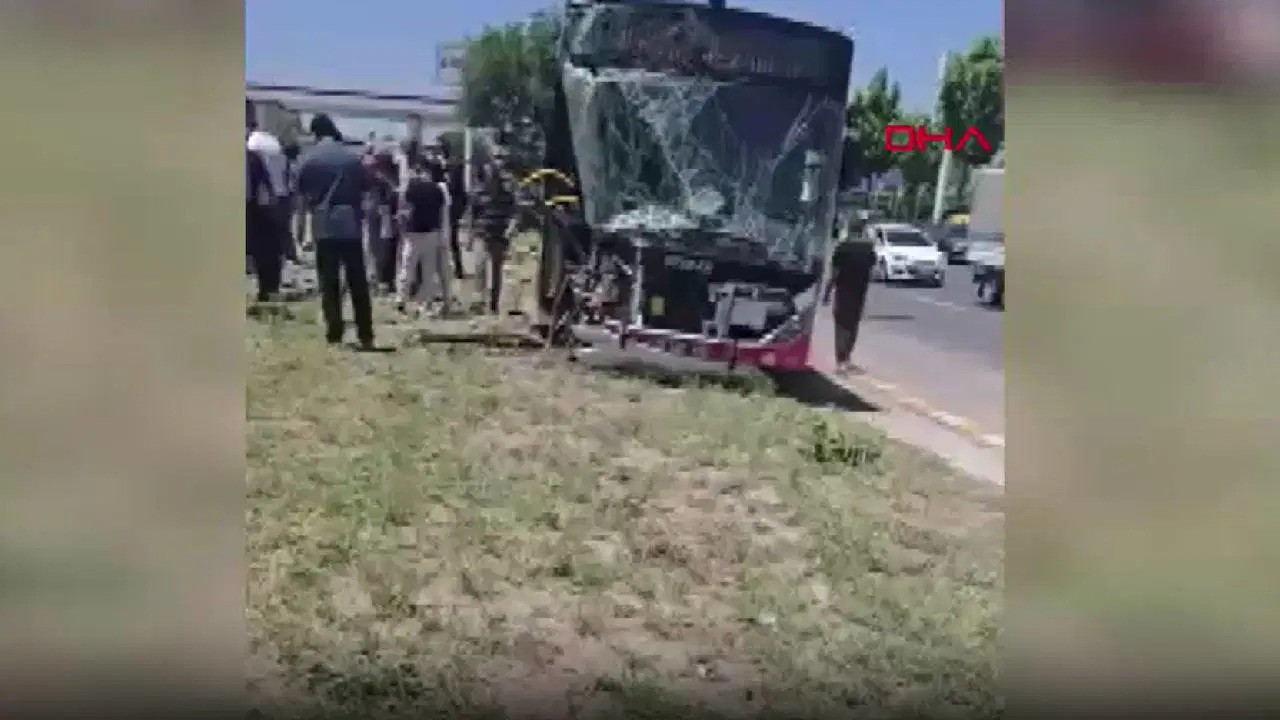 Ankara'da belediye otobüsü kaza yaptı: Yaralılar var