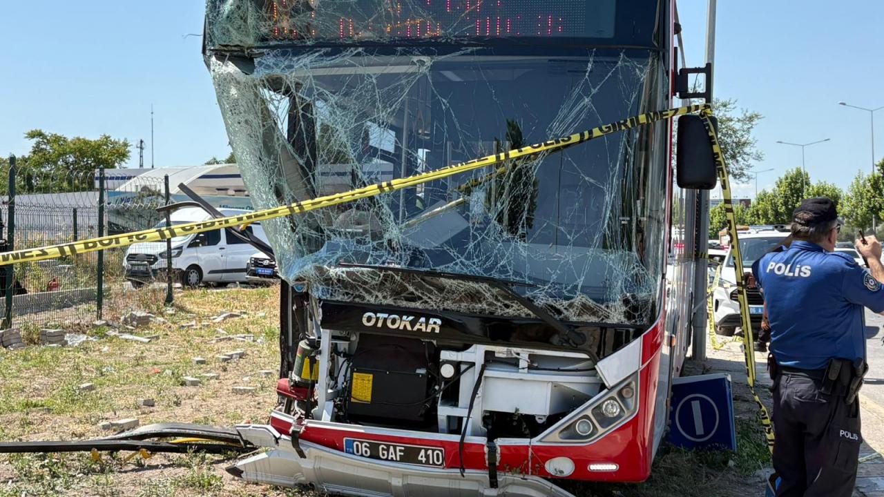 Son Dakika... Ankara'da belediye otobüsü kaza yaptı: Acı haber geldi!