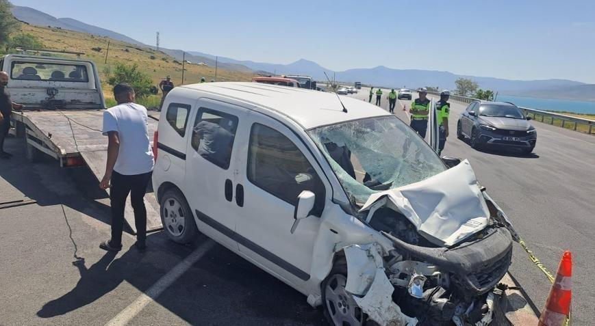 Van'da askeri araç kaza yaptı! 1 şehit, 4'ü asker 5 yaralı