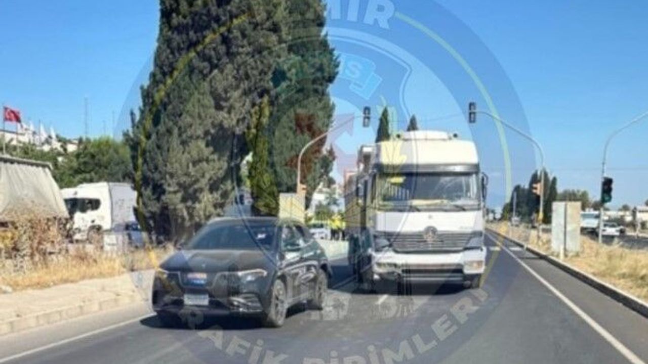 İzmir- Aydın otoyolunda kaza: Trafik Birimleri sürücüleri uyardı