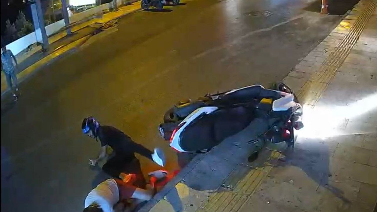 Motosiklet kazası güvenlik kamerasına yansıdı